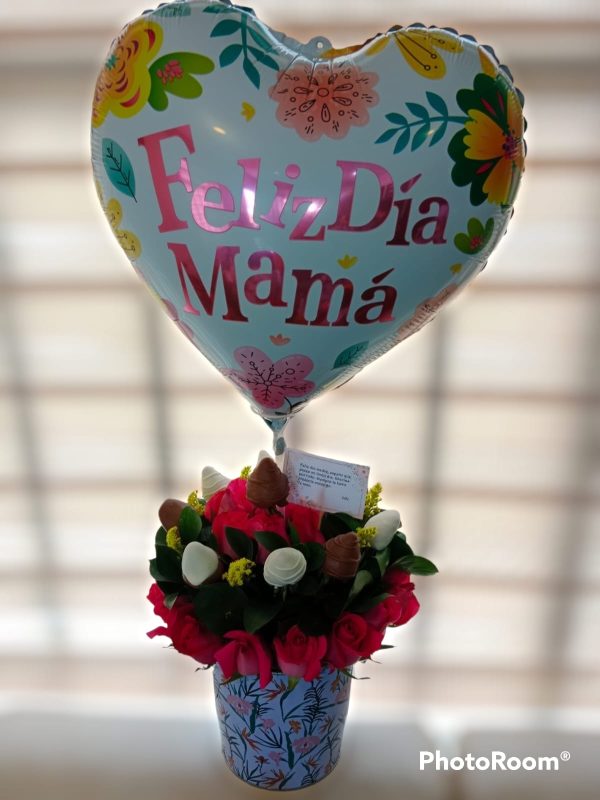Balde de10 fresas achocolatadas y decoras con flores y globo R48