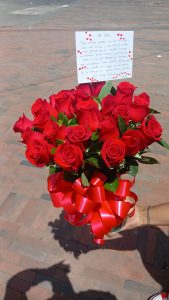Jarrón x 24 rosas R 122