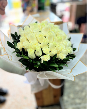 Bouquet x 30 rosas blancas en papel coreano R130