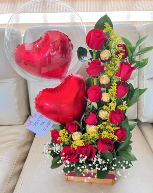 Arreglo de rosas, ferrero y globos R 127